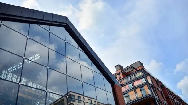 The Benefits of Commercial Glazing in Modern Buildings
