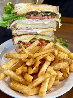 Quick and Delicious Lunch Spots Near Greenbrier for Busy Professionals