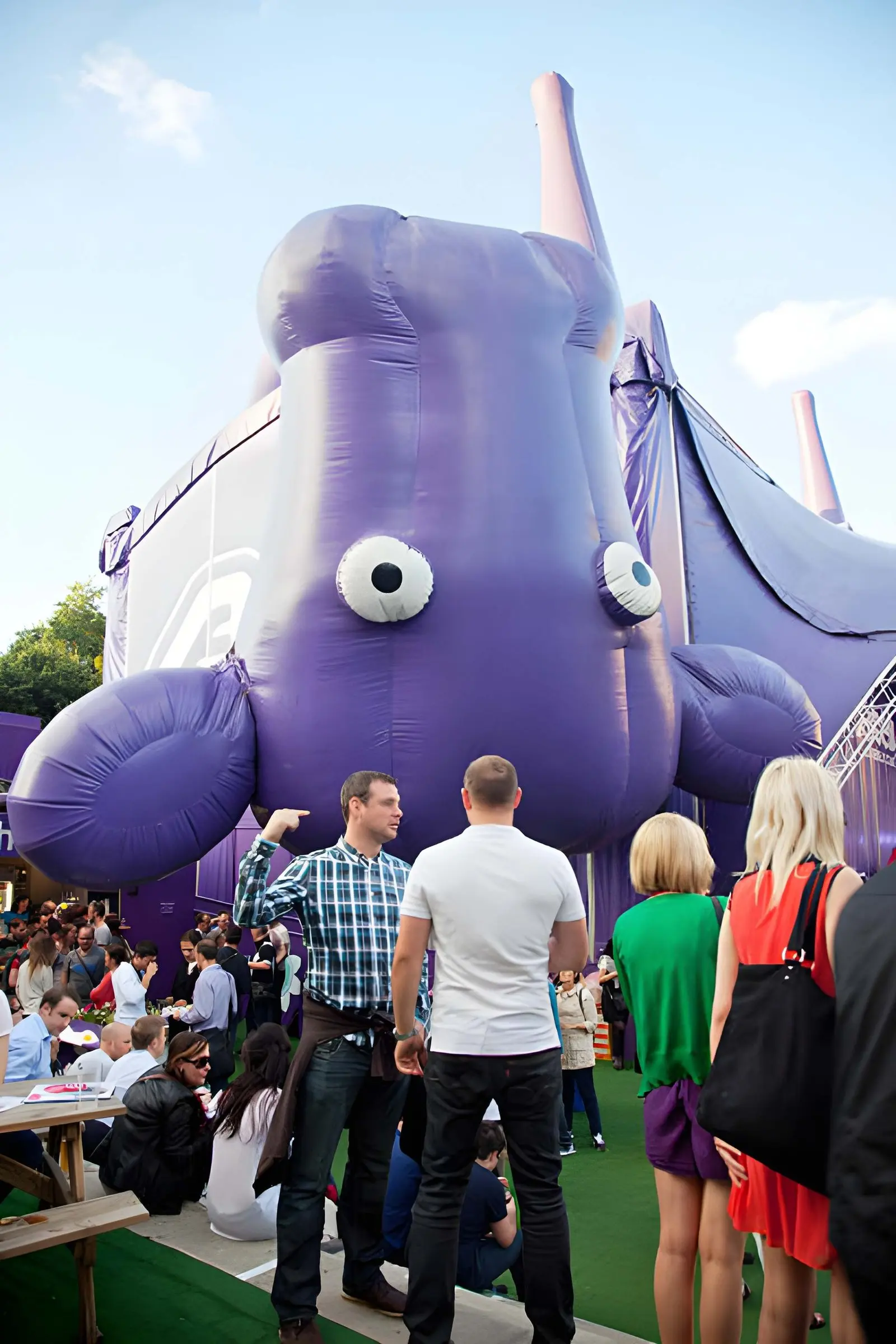 Top 10 UK Suppliers of Custom Inflatables for Events and Promotions
